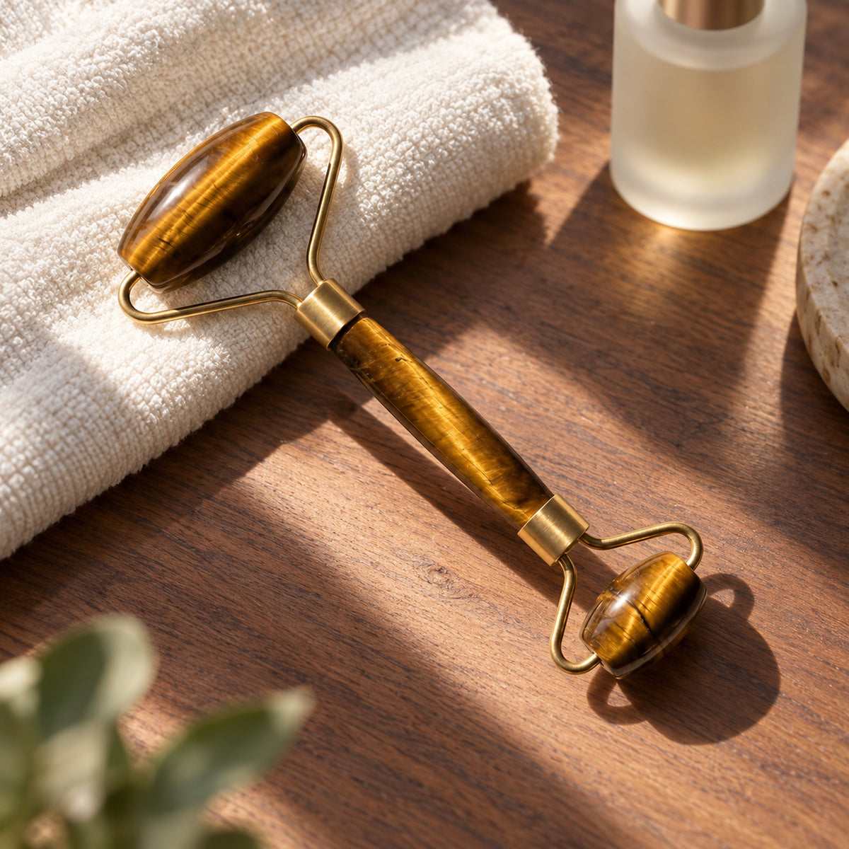 Tiger’s Eye Facial Roller, main view