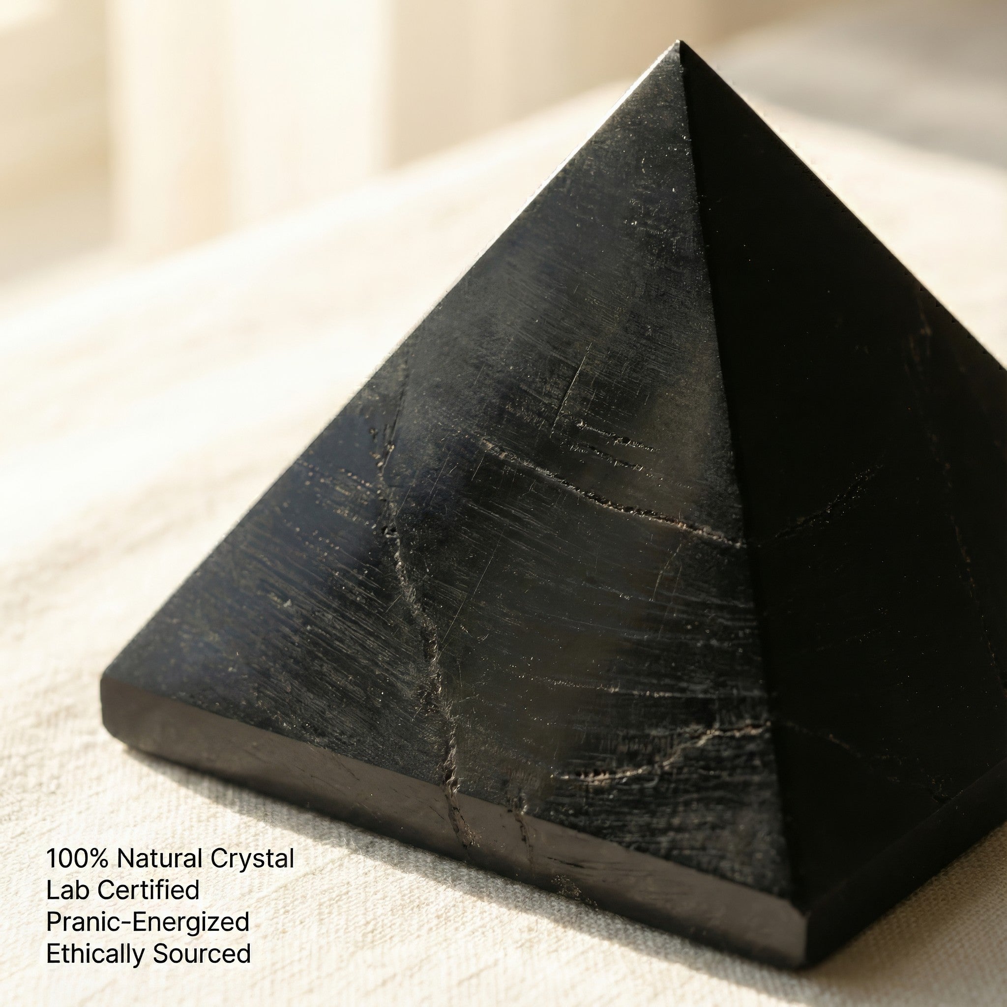 Pyramide de tourmaline noire