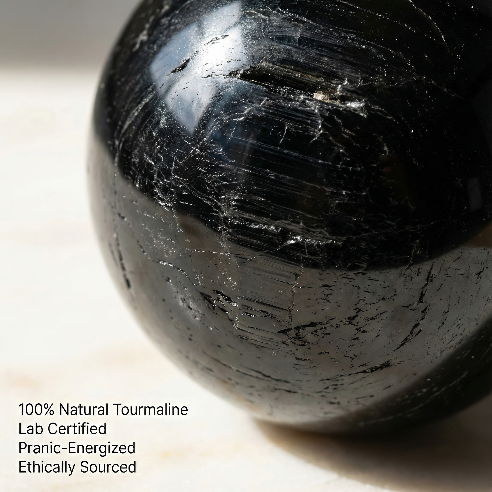 Boule de cristal tourmaline noire